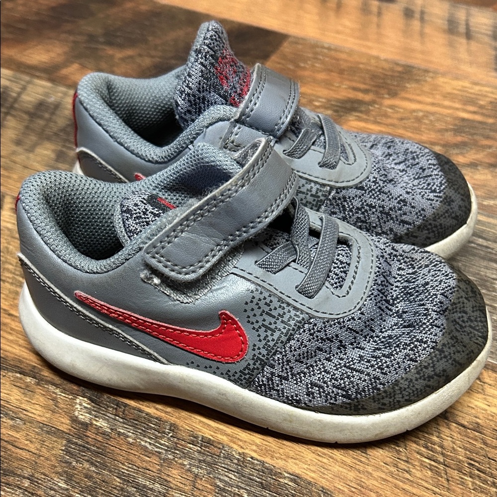 Lot: little Kids Sneakers: size 8c - Picture 2 of 4